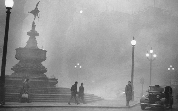 Niebla tóxica cubriendo Piccadilly Circus