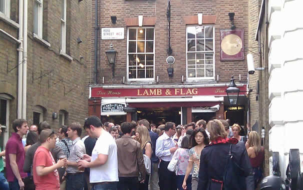 Pub de Londres Lamb & Flag